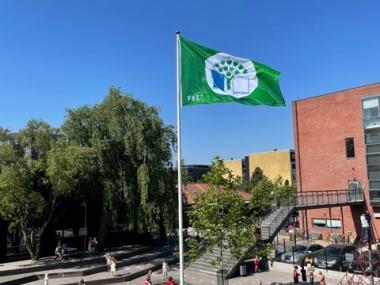 Det grønne flag hejses i skolegården
